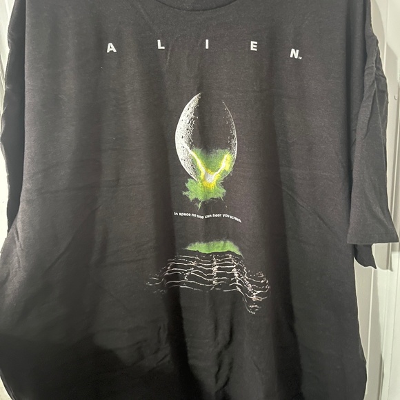 Vintage Alien Space Survival Horror T-shirt - Picture 1 of 2